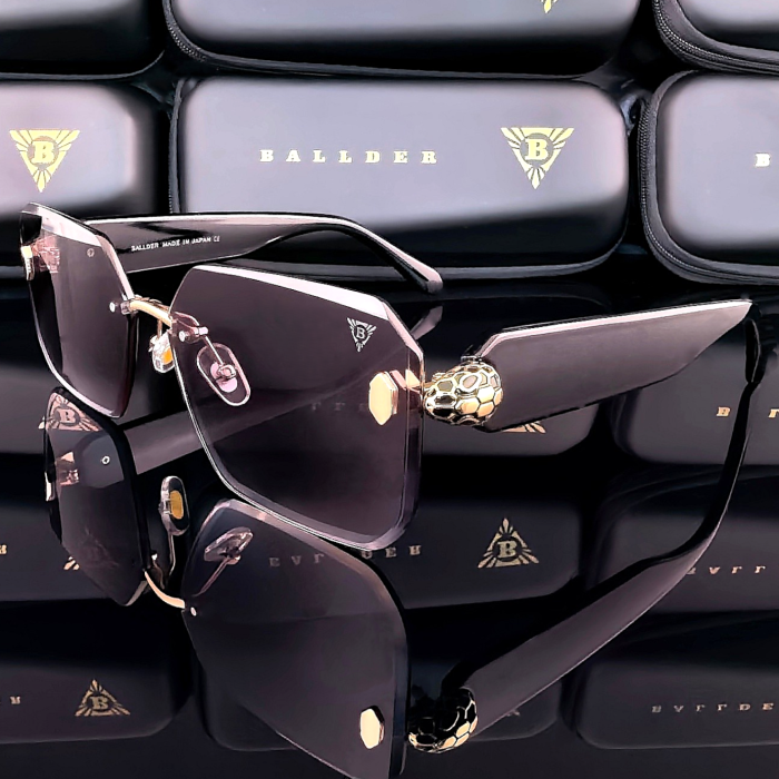 Дамски слънчеви очила Ballder с черна рамка черни стъкла и змийска глава страничен изглед